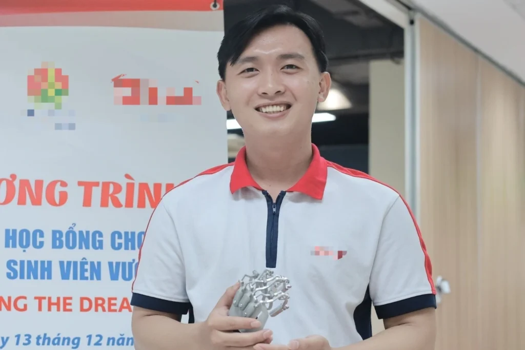 nguyễn trọng tính nhận học bổng SCG